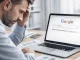 Professionista che cerca il proprio sito web su Google ma non lo trova nei risultati di ricerca